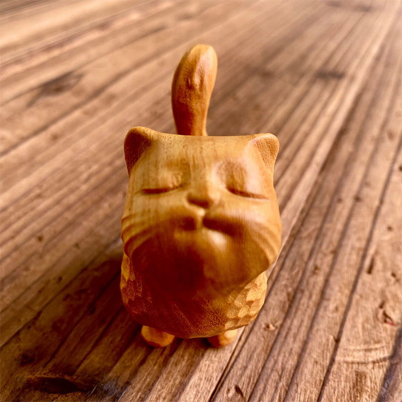 BowLift | Small cute wooden cat
