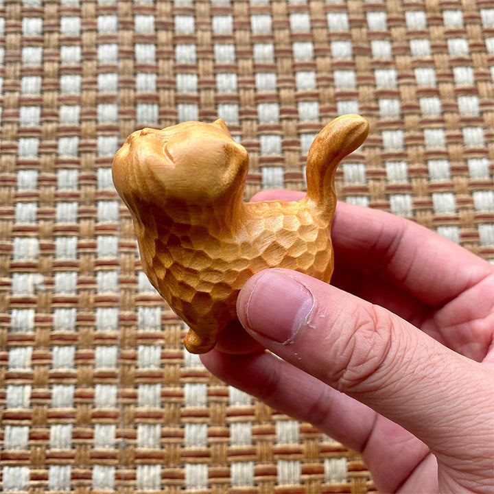 BowLift | Small cute wooden cat