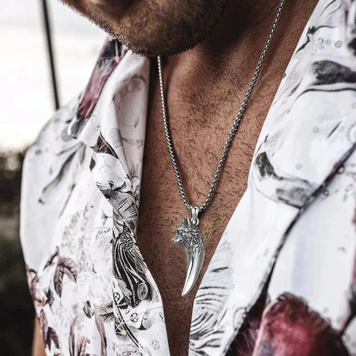 BowLift | Wolf's Head Necklace made of Titanium Steel