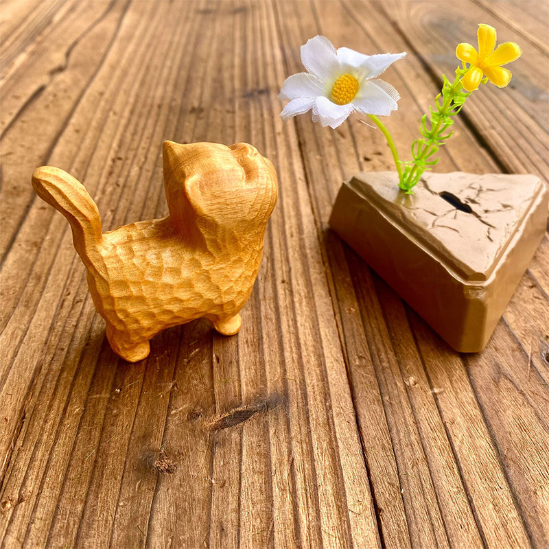 BowLift | Small cute wooden cat