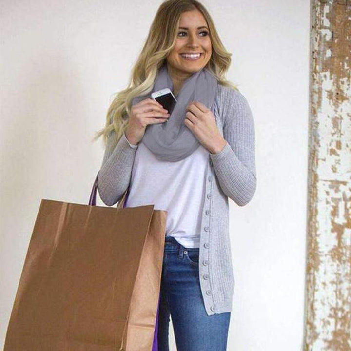 BowLift | CozySafe – Scarf with hidden pocket for extra warmth and safety