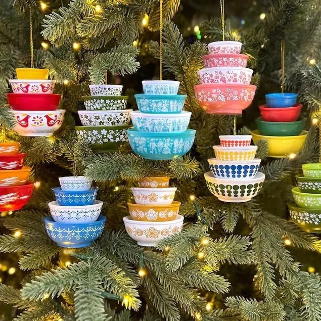 BowLift | RetroGlow — Make your tree the centerpiece of unforgettable vintage Christmas