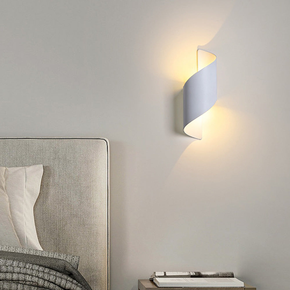 BowLift | LED Wall Light with Minimalist Aluminum Design