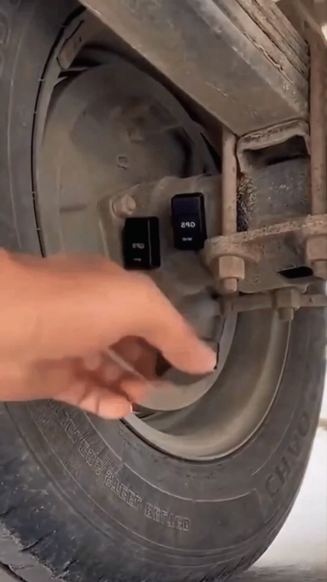 BowLift | Magnetic Mini GPS Locator