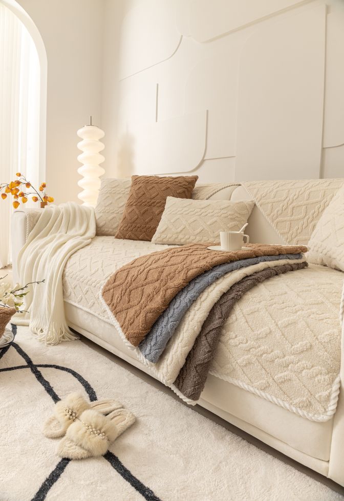 BowLift | Classic One-Piece Sofa Slipcover