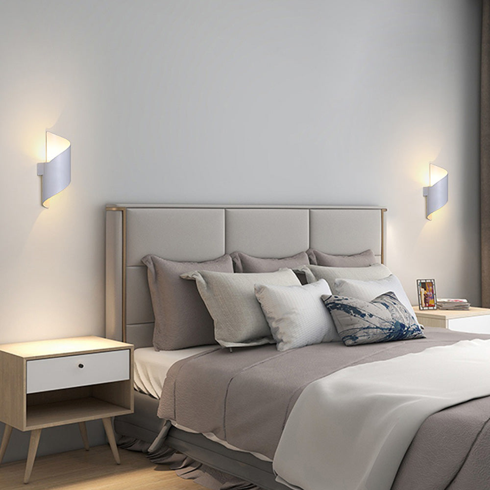 BowLift | LED Wall Light with Minimalist Aluminum Design