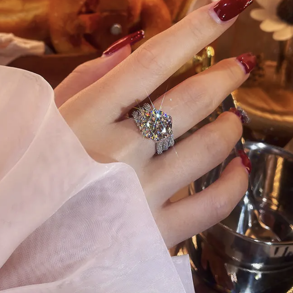 BowLift | 3-Carat Super Flash Moissanite Ring