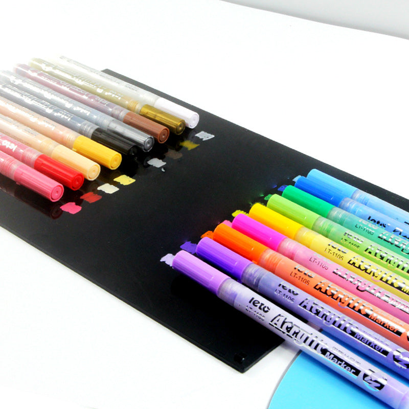 BowLift | Highly pigmented acrylic paint markers