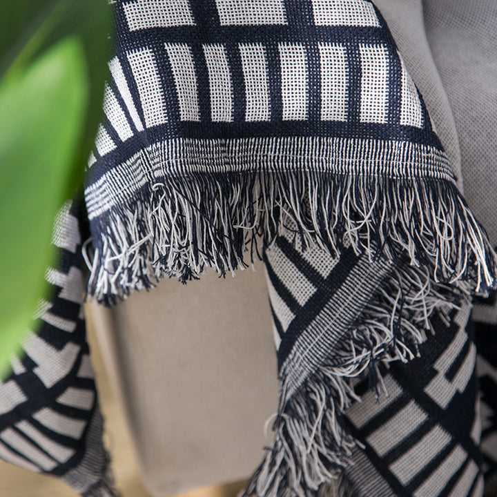 Decorative Geometric Throw Blanket