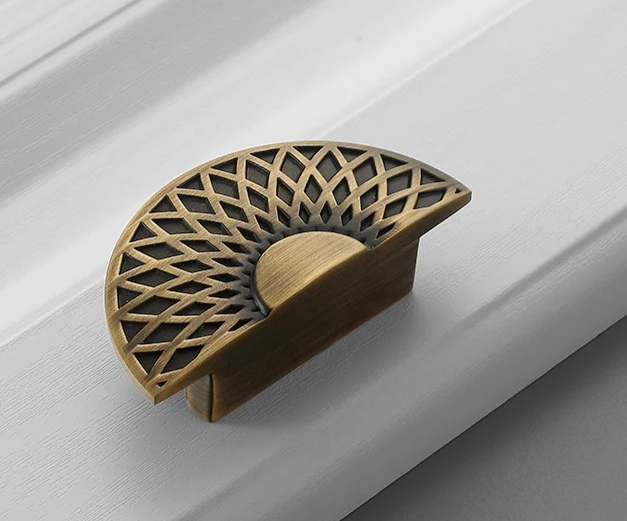 Bronvella ArcRetro Furniture Handle in Antique Copper Bowlift