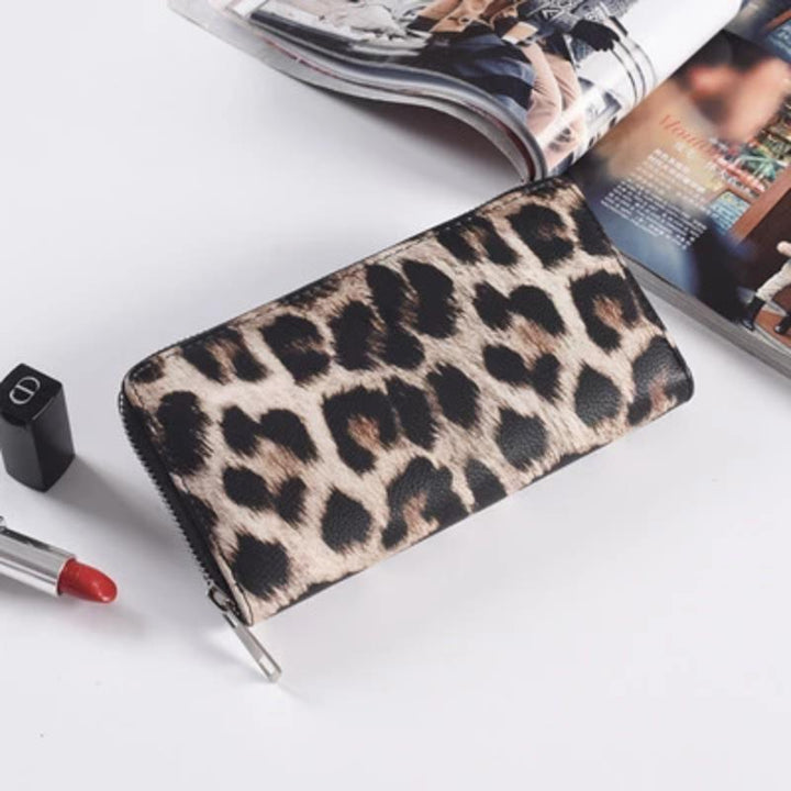 Classic wallet with leopard pattern for women | Bowlift