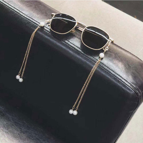 Elegant Triple Strand Pearl Eyewear Chain Bowlift