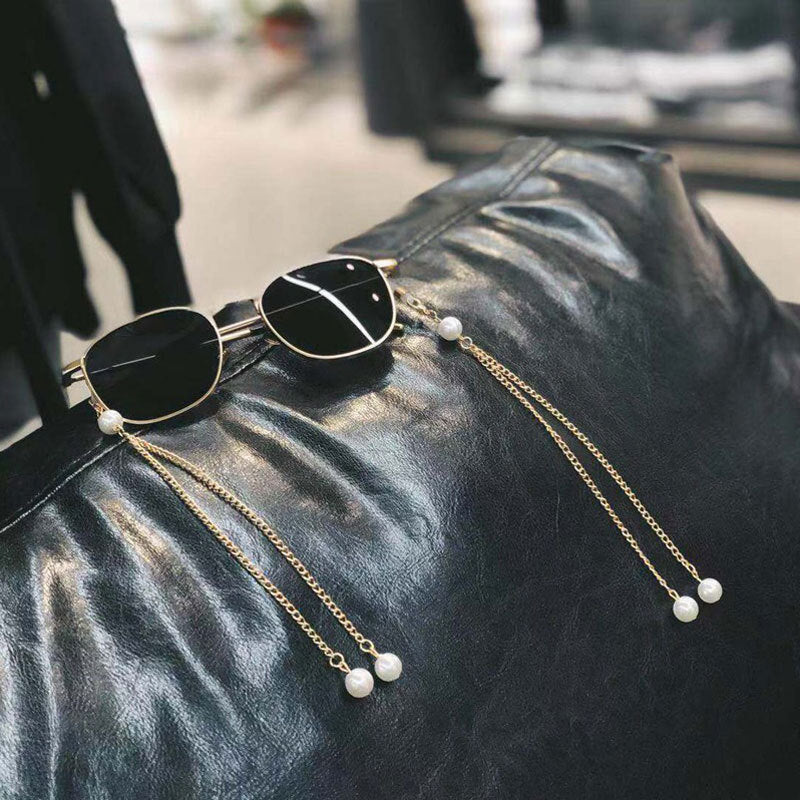Elegant Triple Strand Pearl Eyewear Chain Bowlift