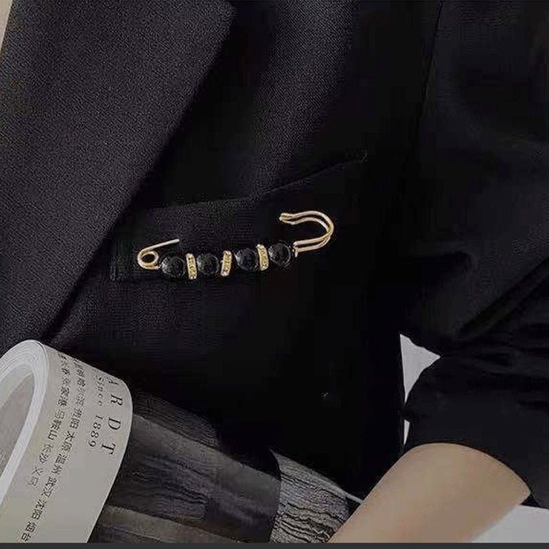 BowLift | Brooch made of pearls and alloy