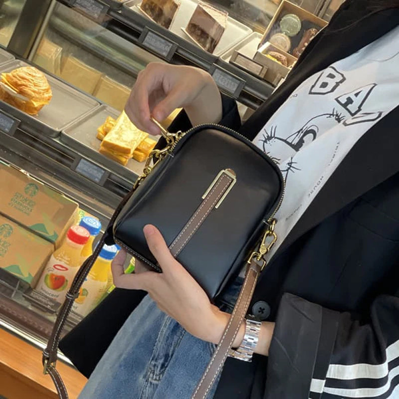 BowLift | Lightweight Mini Crossbody Bag for the Mobile Phone