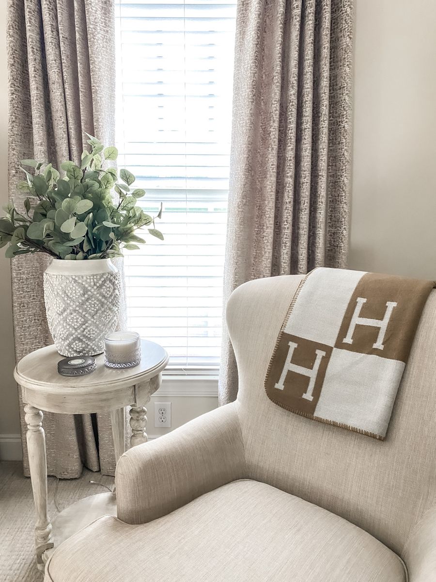 BowLift | and Laine Cashmere Isabelle – Elegant and Soft Blanket for Refined Interior