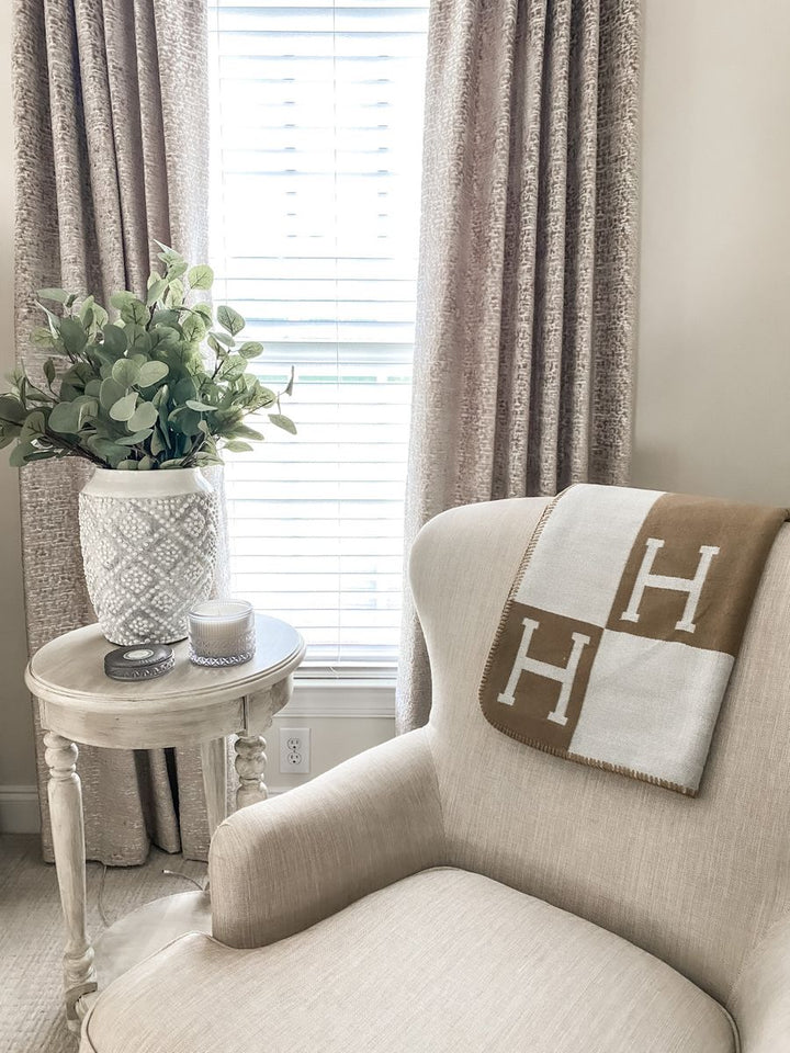 BowLift | and Laine Cashmere Isabelle – Elegant and Soft Blanket for Refined Interior