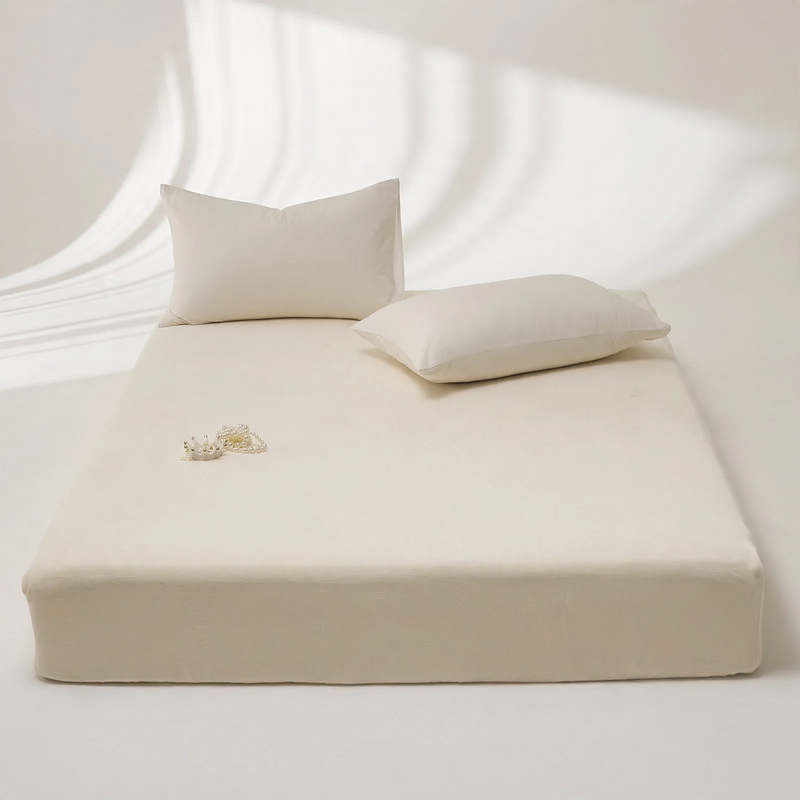 Fitted sheet made of milk fiber, warming