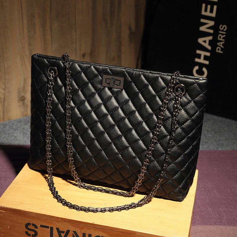 Elegant Quilted Shoulder Handbag  1791995207