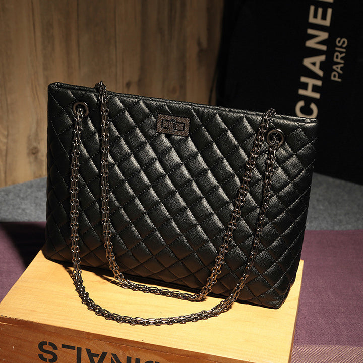 Elegant Quilted Shoulder Handbag  1791995207