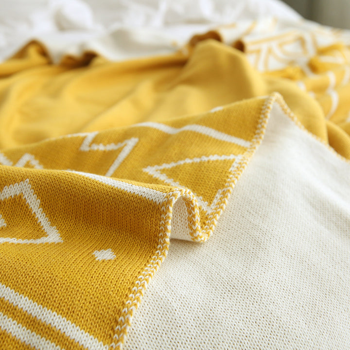 Women Cozy Knit Blanket with Modern Patterns Bowlift
