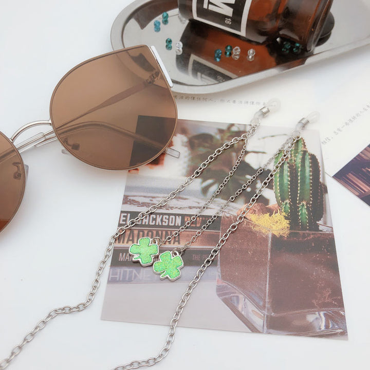 Clover Pendant Necklace Bowlift