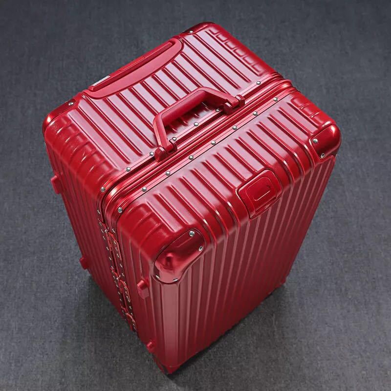 Durable Hard-Shell Travel Suitcase Bowlift