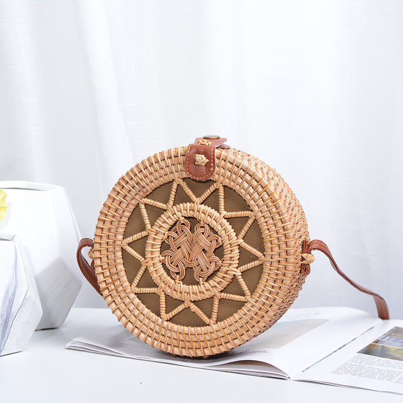 Elegant round handbag made of woven rattan Bowlift