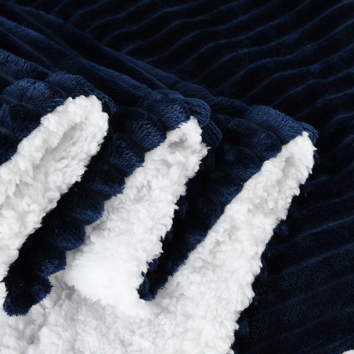 Women's ultra-soft plush blanket with contrasting reversible design Bowlift