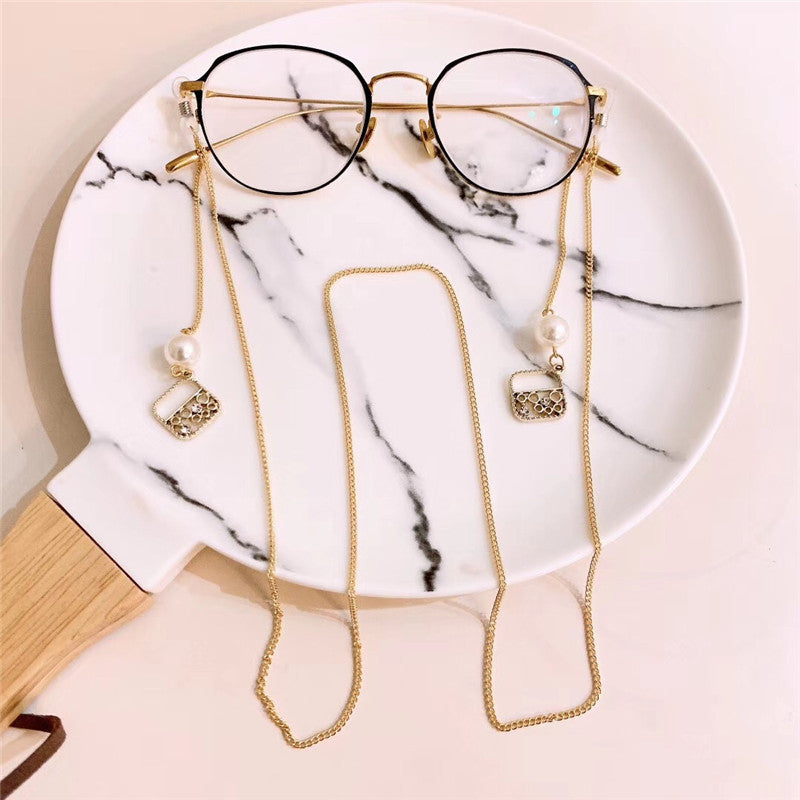 Decorative Pearl and Metal Accent Eyewear Chain Bowlift