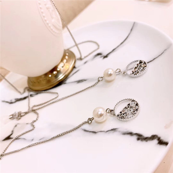 Decorative Pearl and Metal Accent Eyewear Chain Bowlift