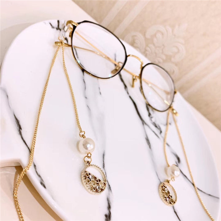 Decorative Pearl and Metal Accent Eyewear Chain Bowlift