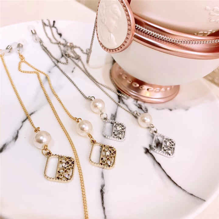 Decorative Pearl and Metal Accent Eyewear Chain Bowlift