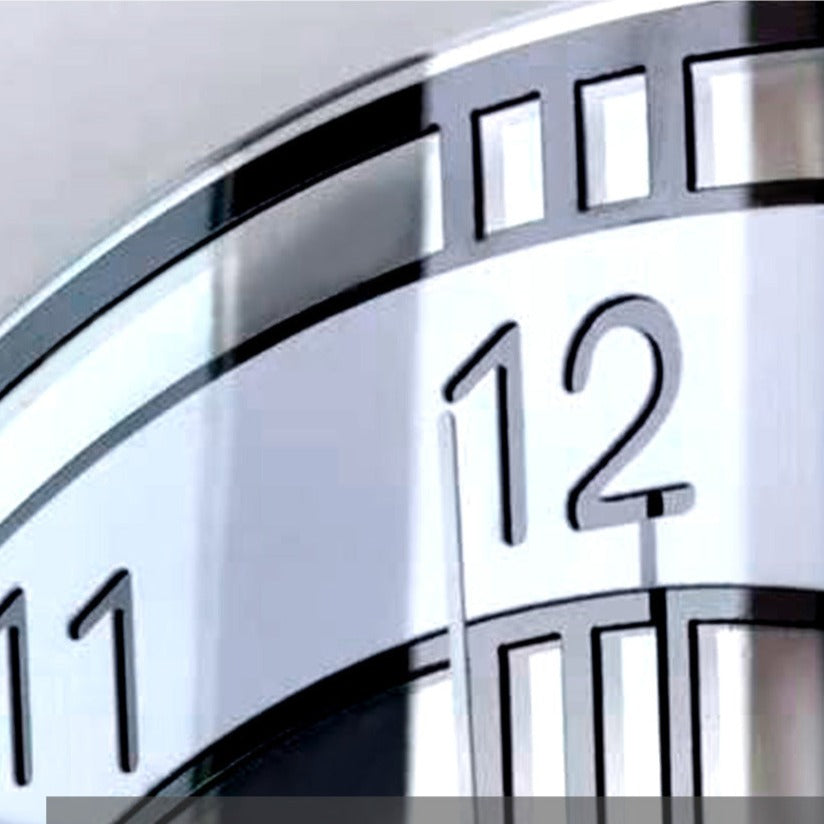 BowLift | High-quality acrylic with an accurate time display