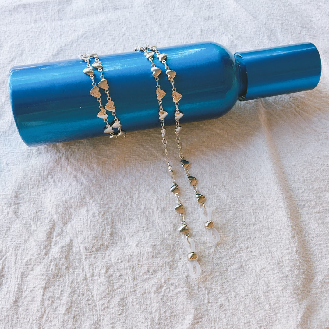 Delicate chain with hearts Bowlift