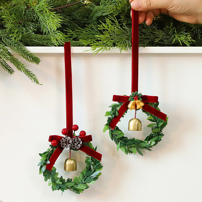 Christmas wreath pendant with bells