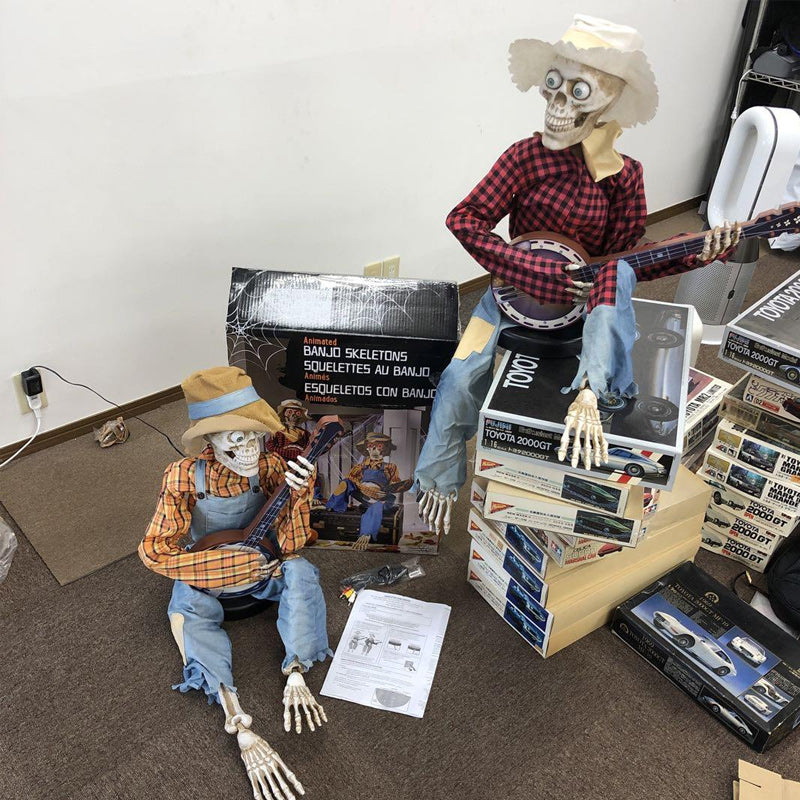 BowLift | Funny animated dueling banjo skeletons