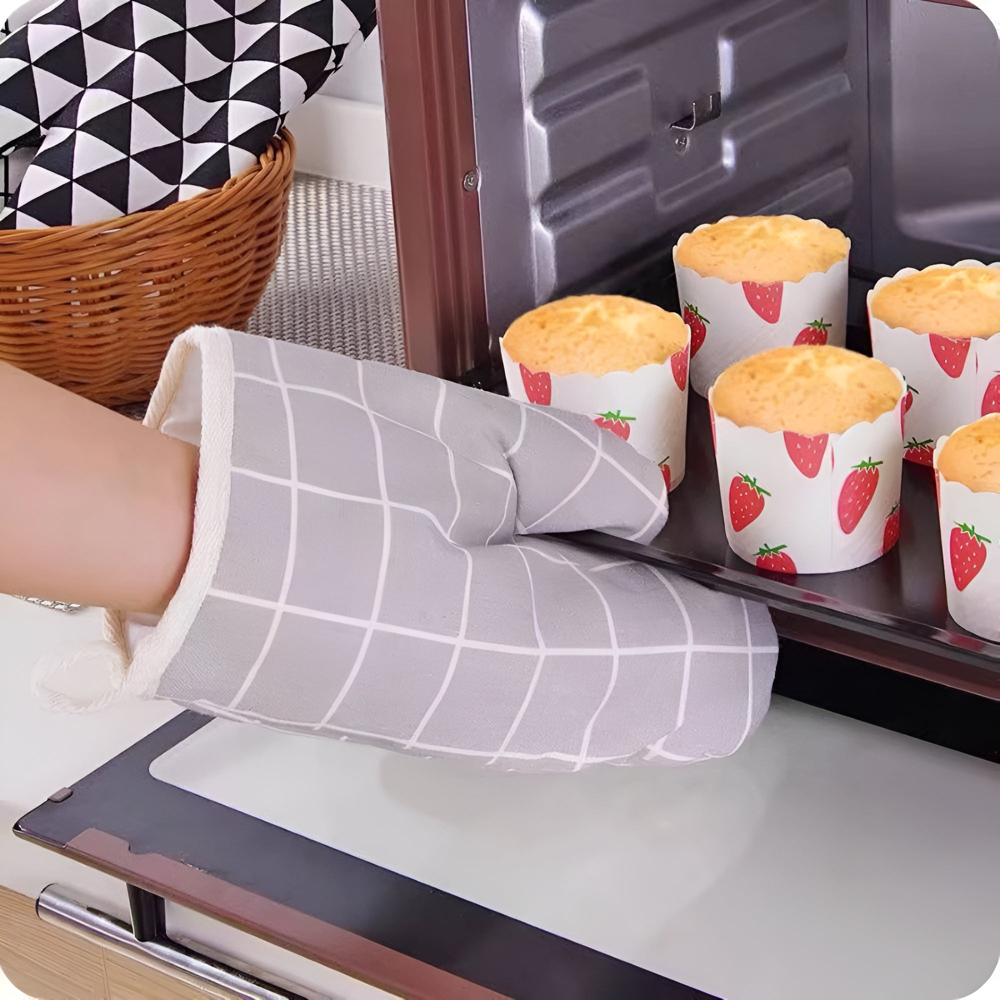 BowLift | Heatproof Grid Pattern Kitchen Mitts