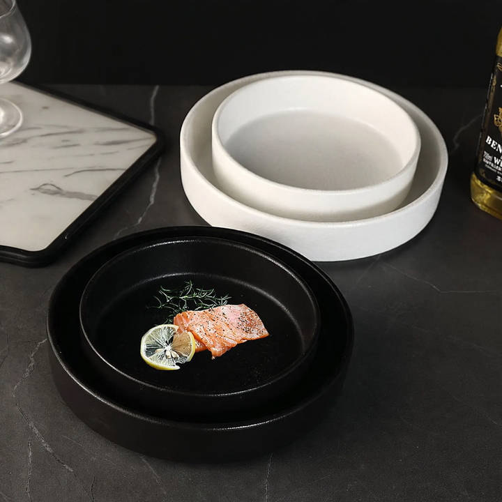 Stainless steel plate, round, 17–23 cm