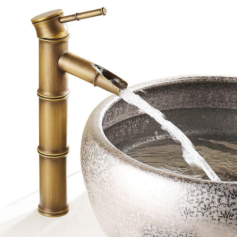 BowLift | Country style single hole basin faucet with a lever handle