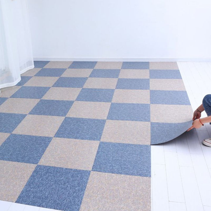 BowLift | Scratch-resistant plastic floor tiles with straight edge for peeling and sticking