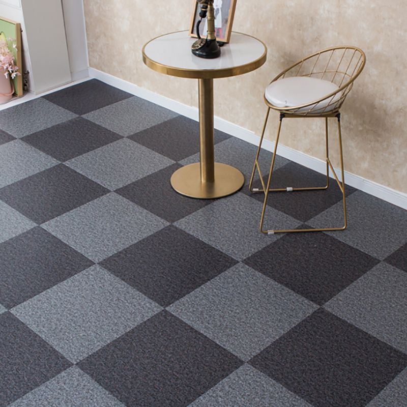 BowLift | Scratch-resistant plastic floor tiles with straight edge for peeling and sticking