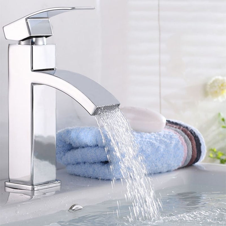 BowLift | Cubic Chrome Bathroom Faucet Low Arc Single Lever Basin Faucet