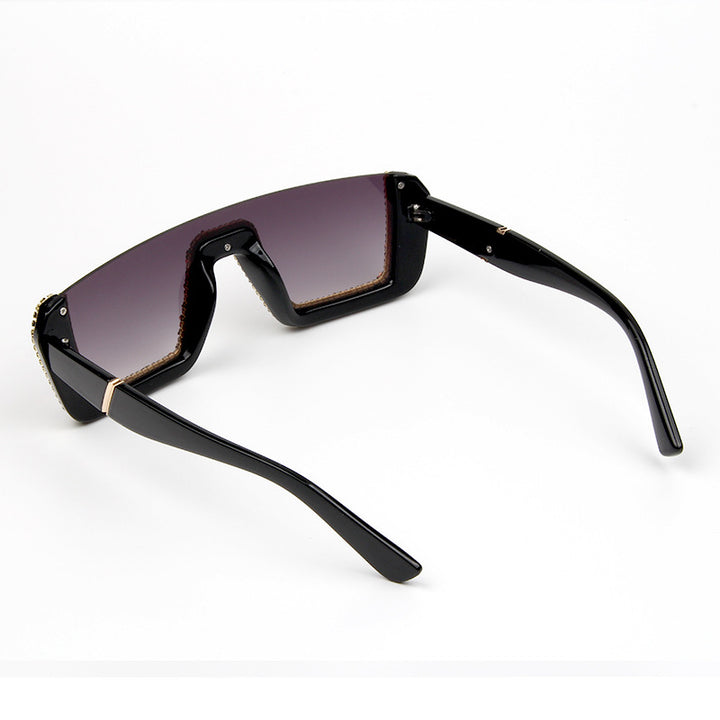 Ladies elegant glitter sunglasses with striking frame Bowlift