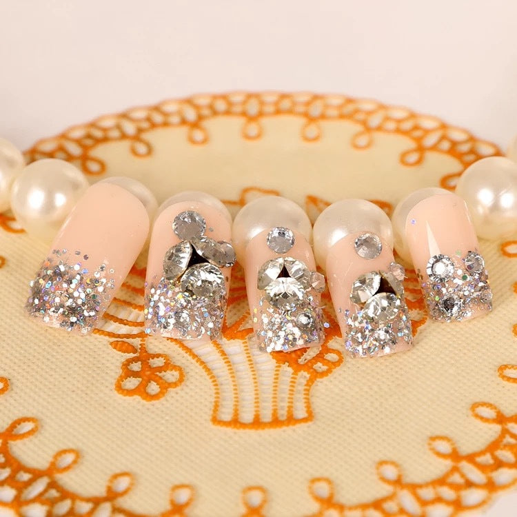 Artificial nails with delicate floral decorations Bowlift
