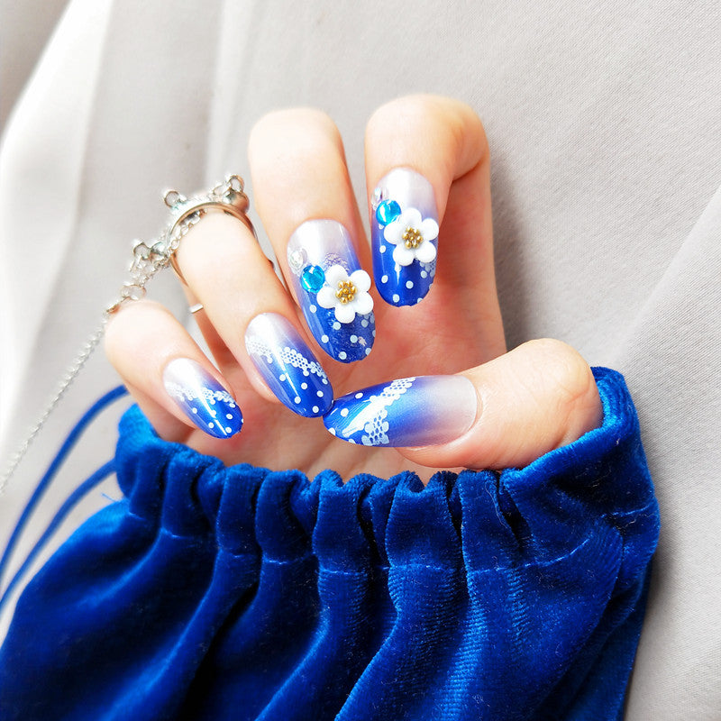 Artificial nails with delicate floral decorations Bowlift