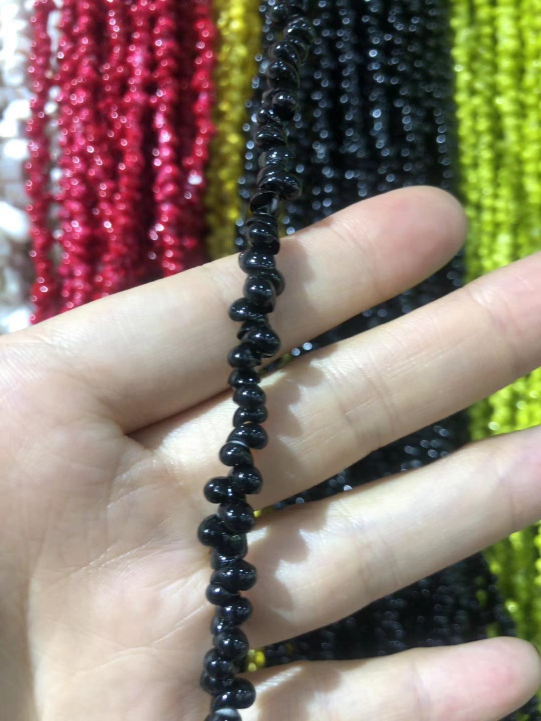 Beaded Eyewear Chain Bowlift