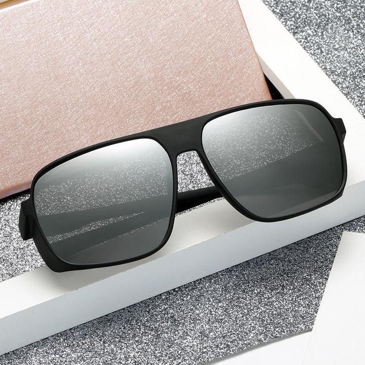 Women's sporty sunglasses with a sturdy frame and polarized lenses Bowlift