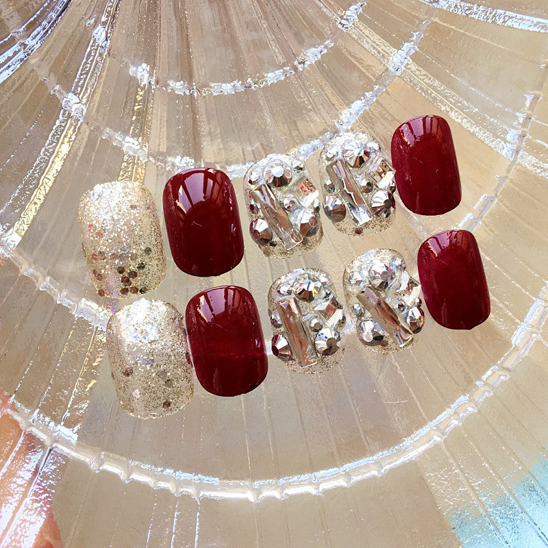 Nail art with luxurious glitter and floral design Bowlift
