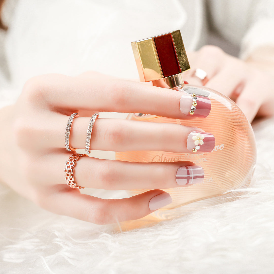 Elegant Decorative Press-On Nail Set